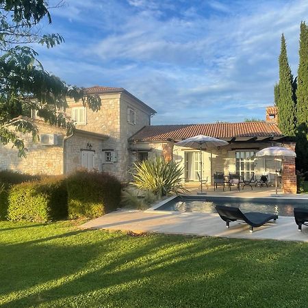 Villa Melissa - Istrisches Steinhaus Mit Pool In Guter Lage Sveti Lovrec Pazenaticki Luaran gambar