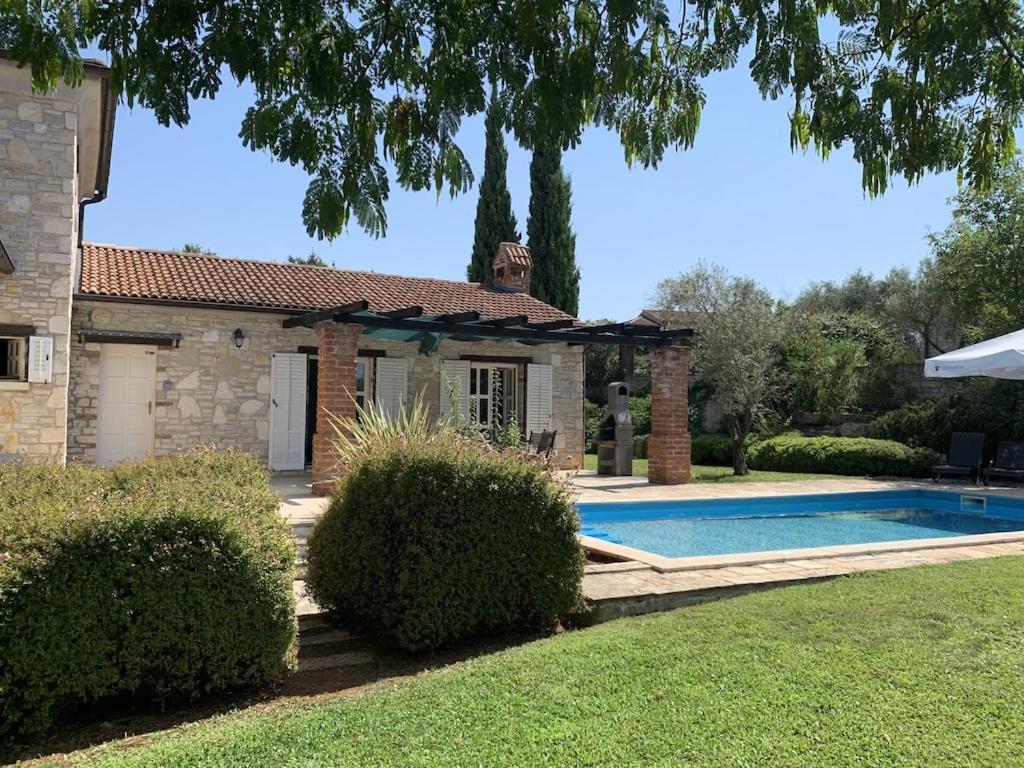 Villa Melissa - Istrisches Steinhaus Mit Pool In Guter Lage Sveti Lovrec Pazenaticki Luaran gambar
